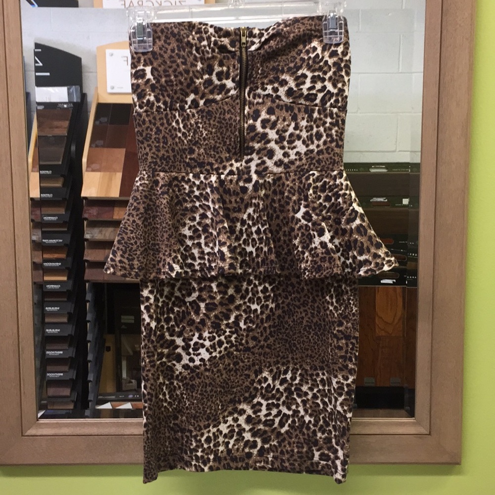 Leopard print zipper dress.